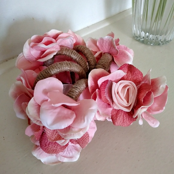 6 Beautiful Handmade Flowered Napkin Rings. - Picture 2 of 7